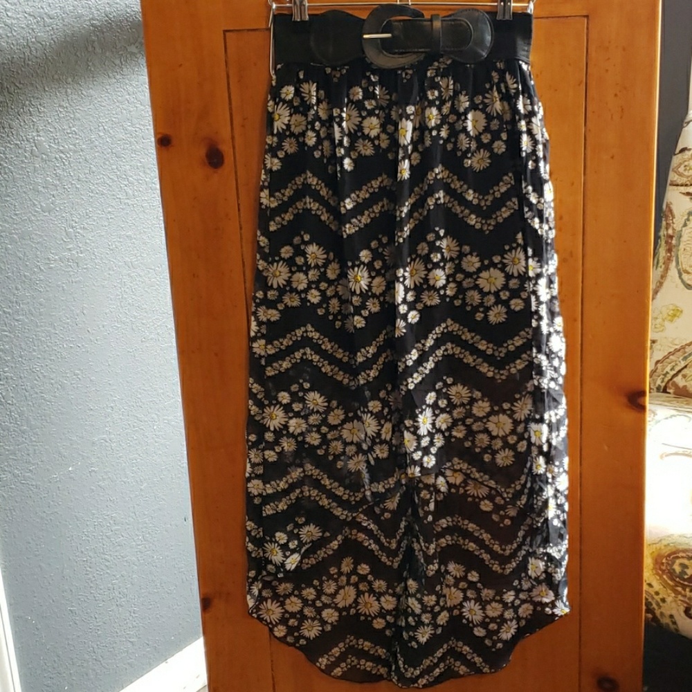 Daisy printed high low skirt size small.